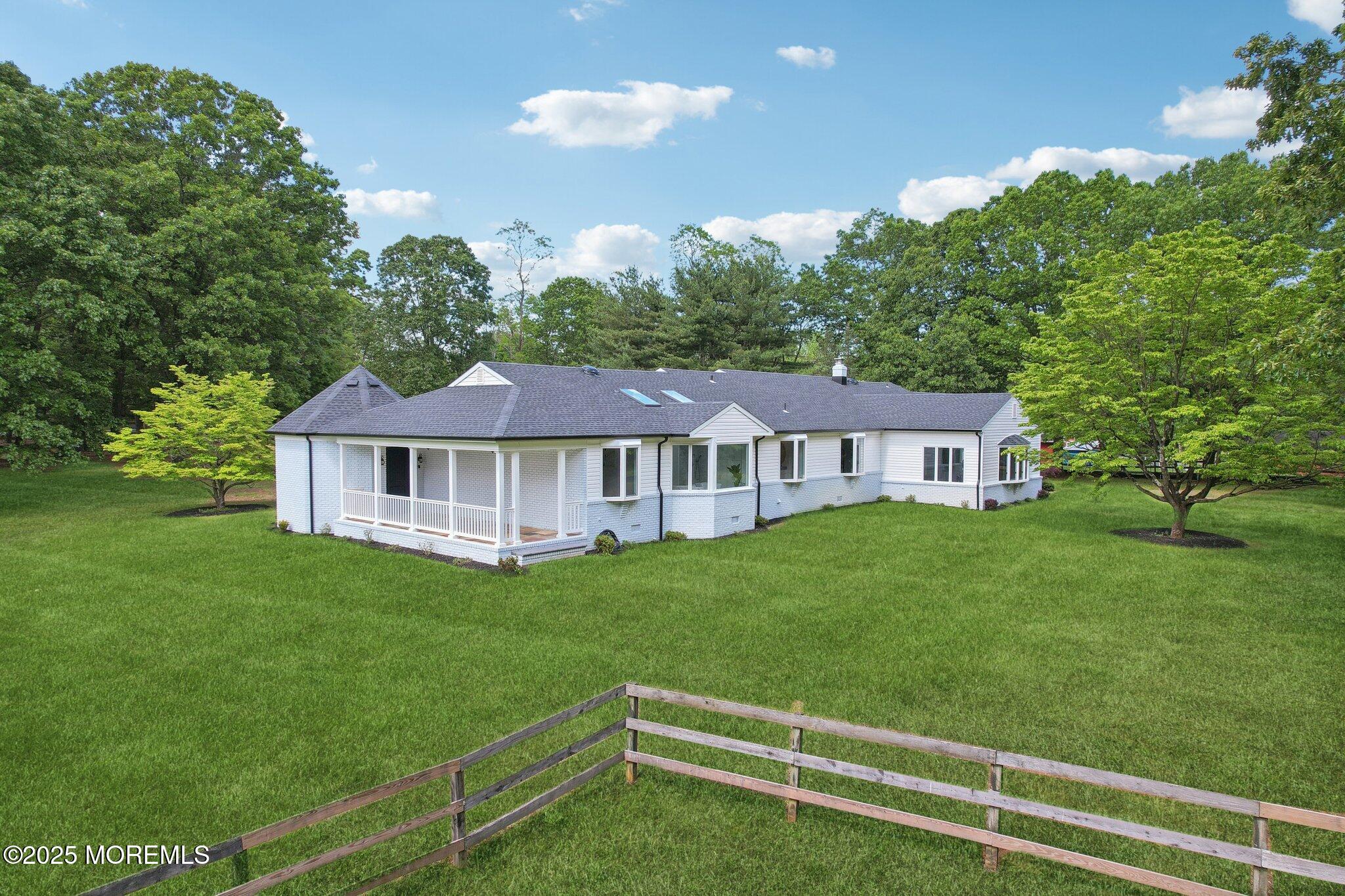 8 Olden Court, Colts Neck, New Jersey image 4