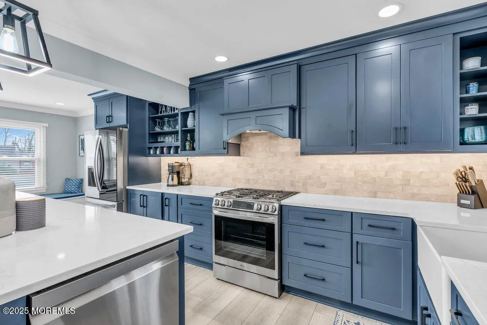 Eatontown, New Jersey 07724, United States, 3 Bedrooms Bedrooms, ,3 BathroomsBathrooms,Residential,Pending,4542