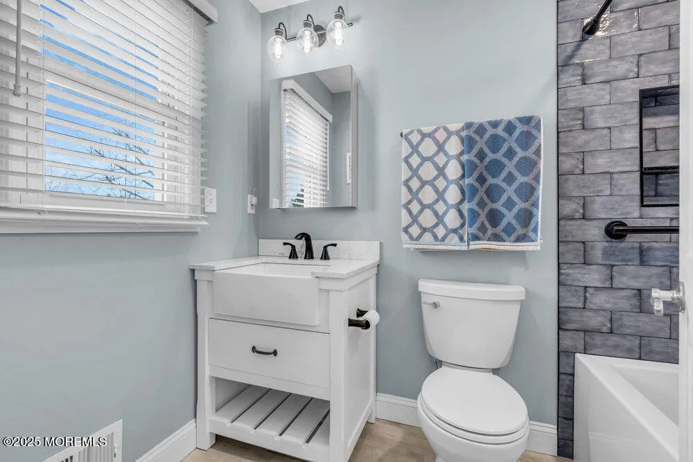 Eatontown, New Jersey 07724, United States, 3 Bedrooms Bedrooms, ,3 BathroomsBathrooms,Residential,Pending,4542