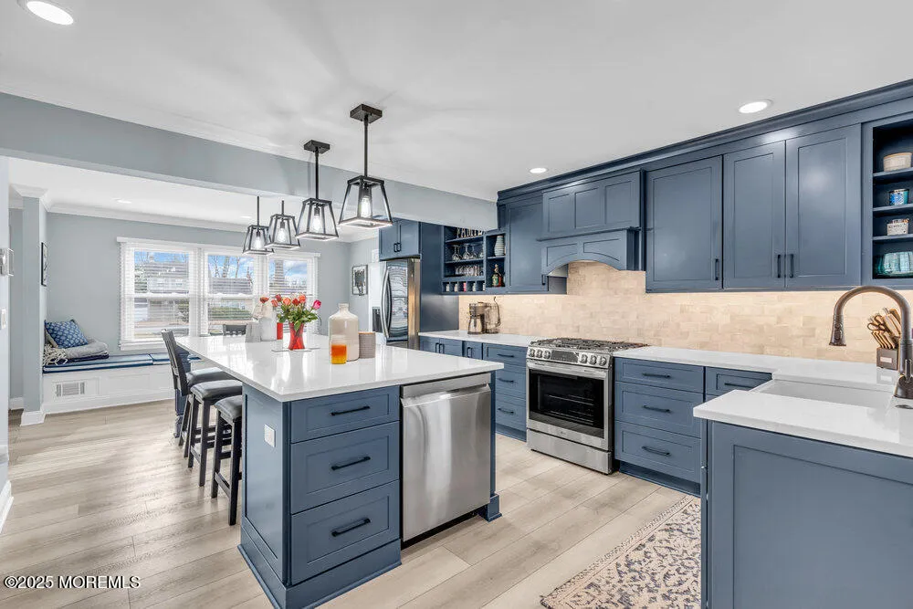 Eatontown, New Jersey 07724, United States, 3 Bedrooms Bedrooms, ,3 BathroomsBathrooms,Residential,Pending,4542