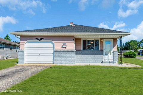 Homes For Sale - 37 Oranjestad Street<br/> Toms River, NJ 08757