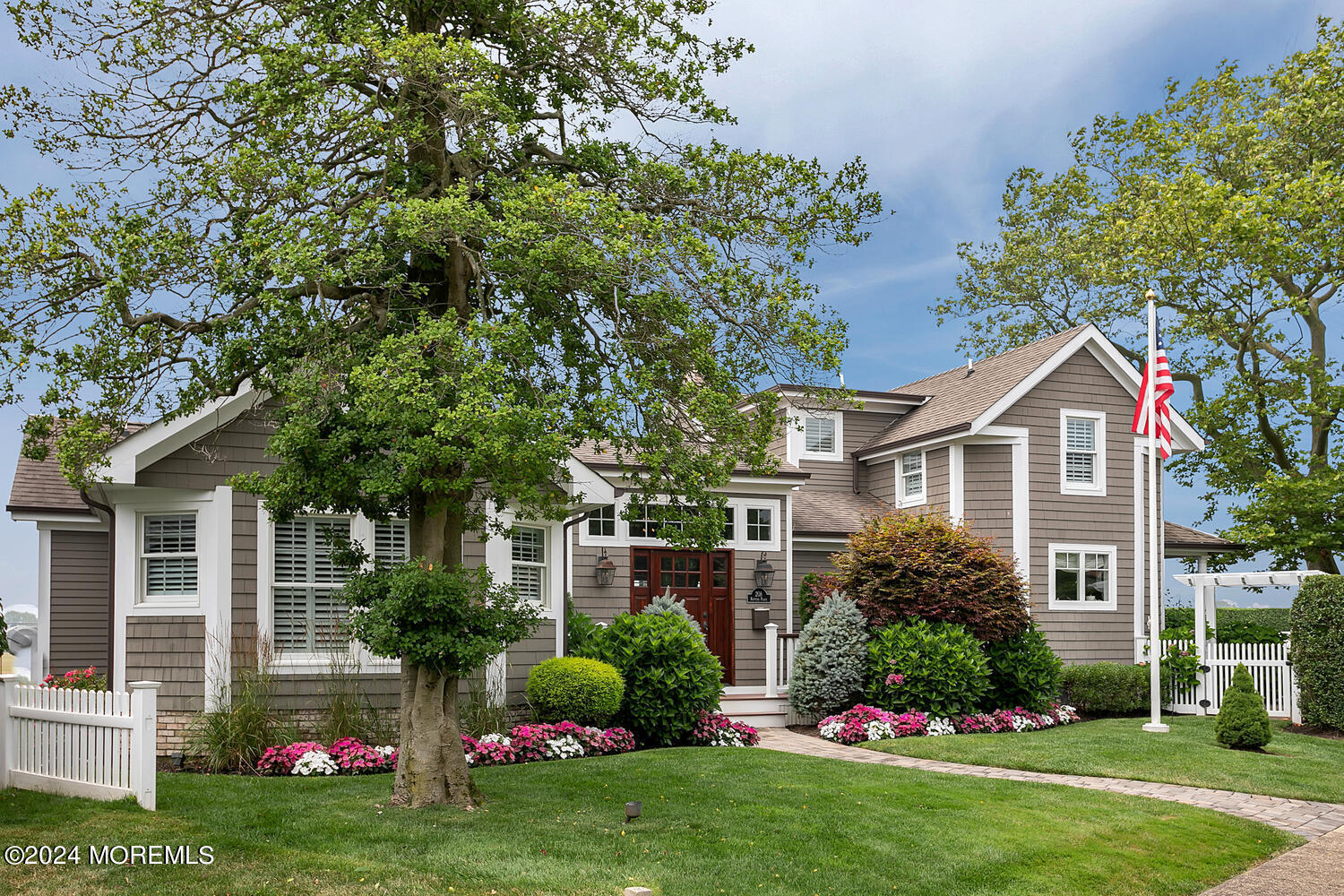 208 Neptune Place