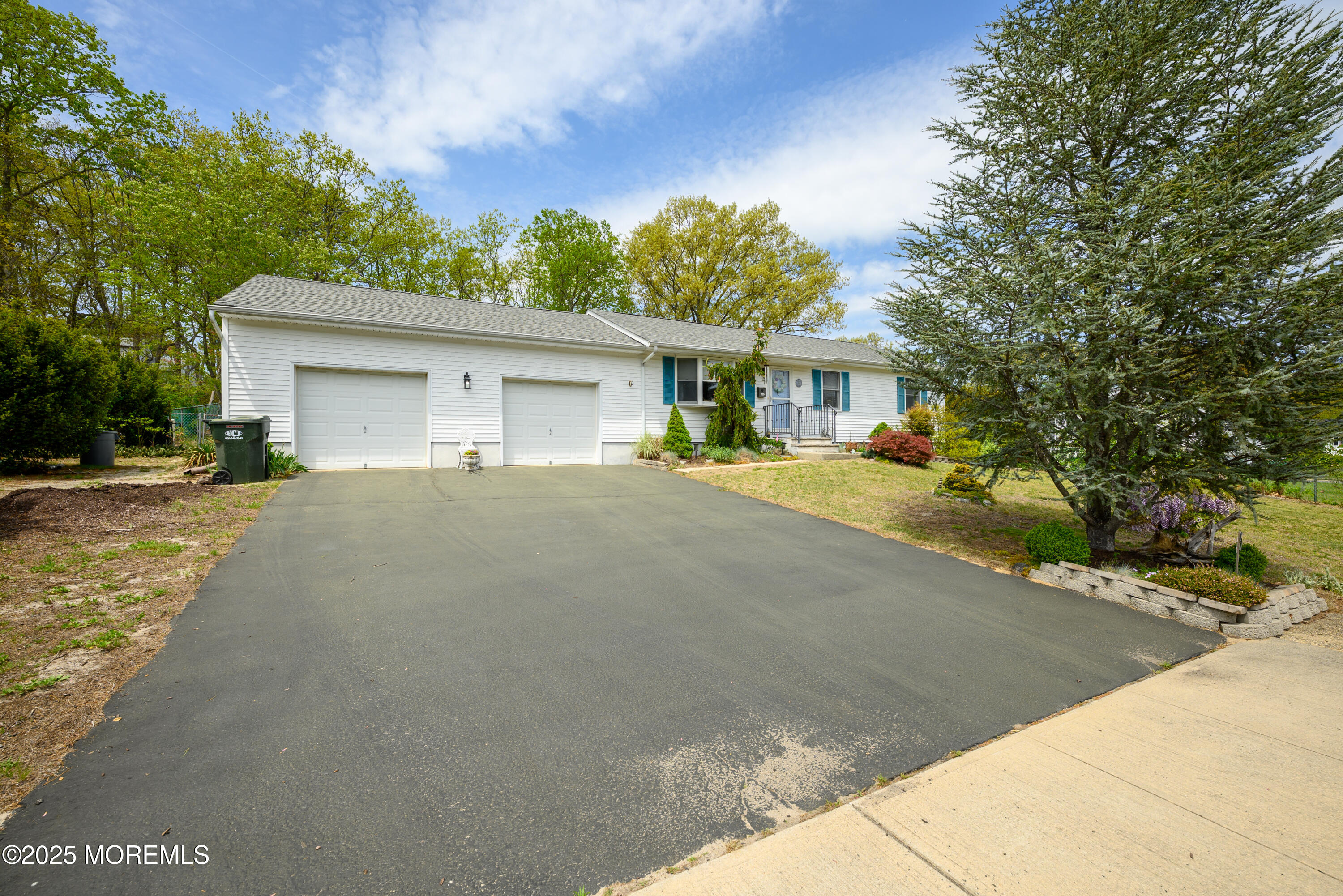 5 Darien Circle, Howell, New Jersey image 2