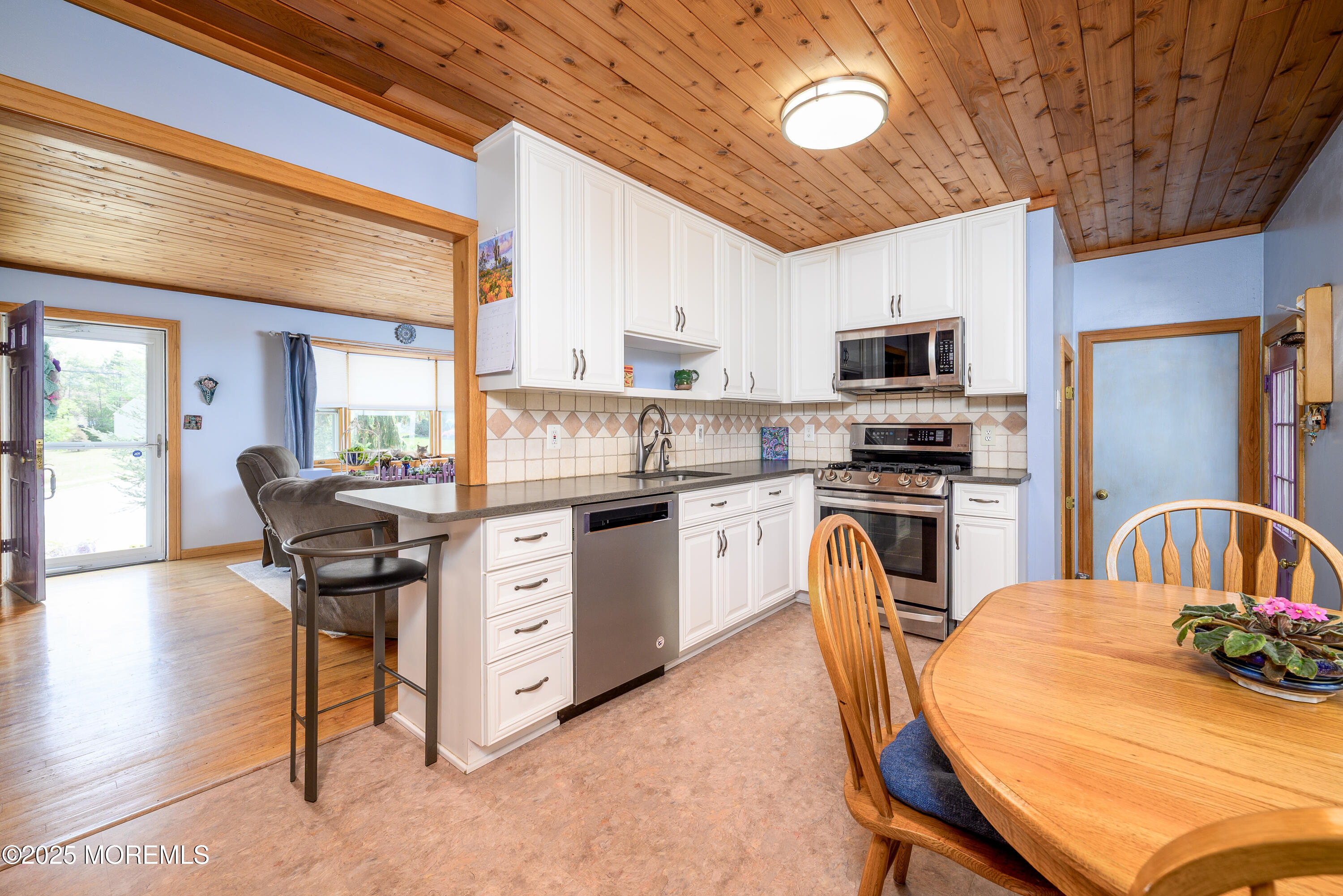 5 Darien Circle, Howell, New Jersey image 4