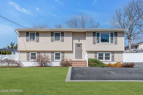 Homes For Sale - 725 Commonwealth Boulevard<br/> Toms River, NJ 08757