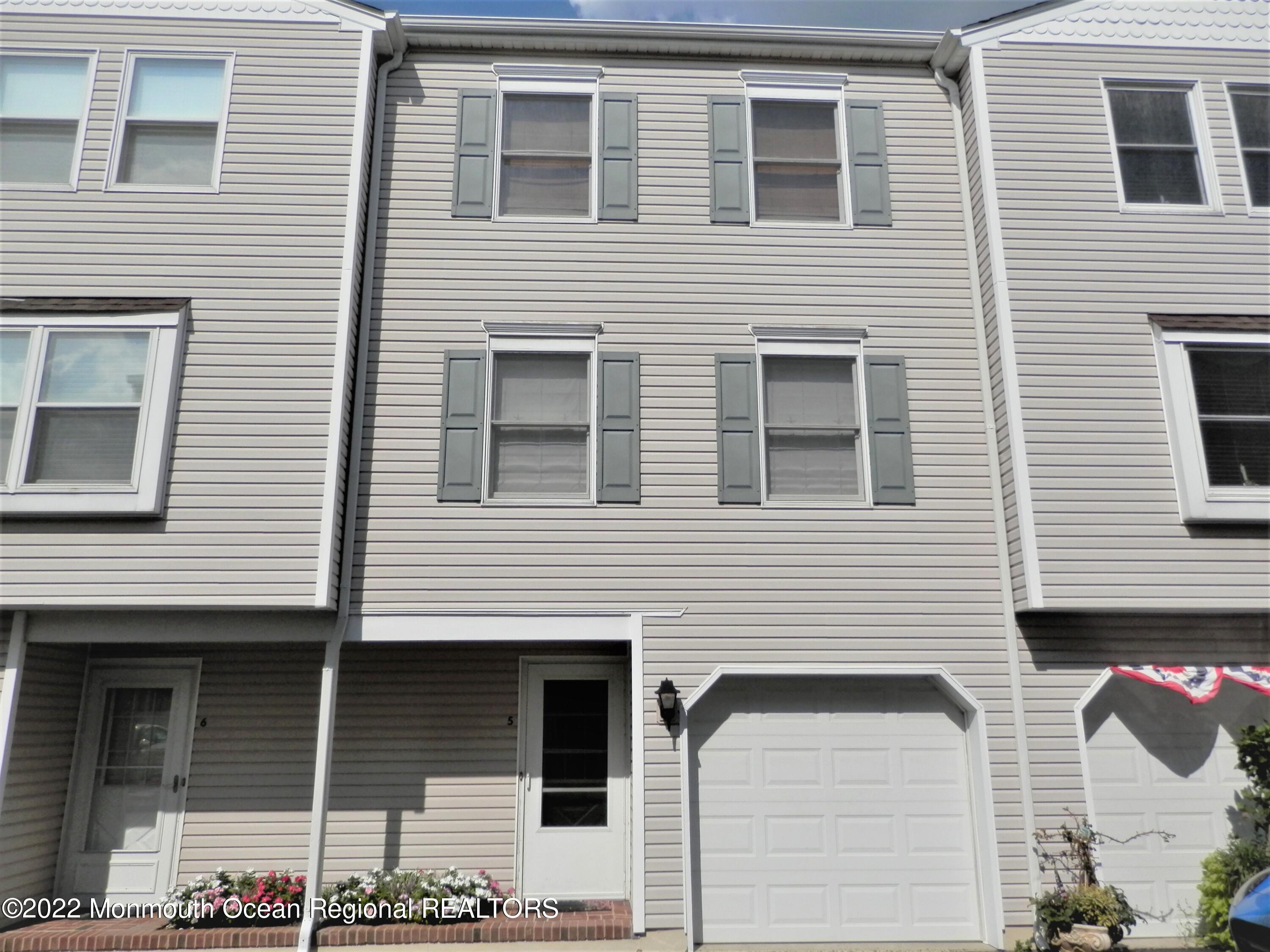 1001 Central Avenue 5