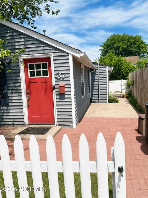 Homes For Sale - 37 Myrtle Avenue<br/> Keyport, NJ 07735