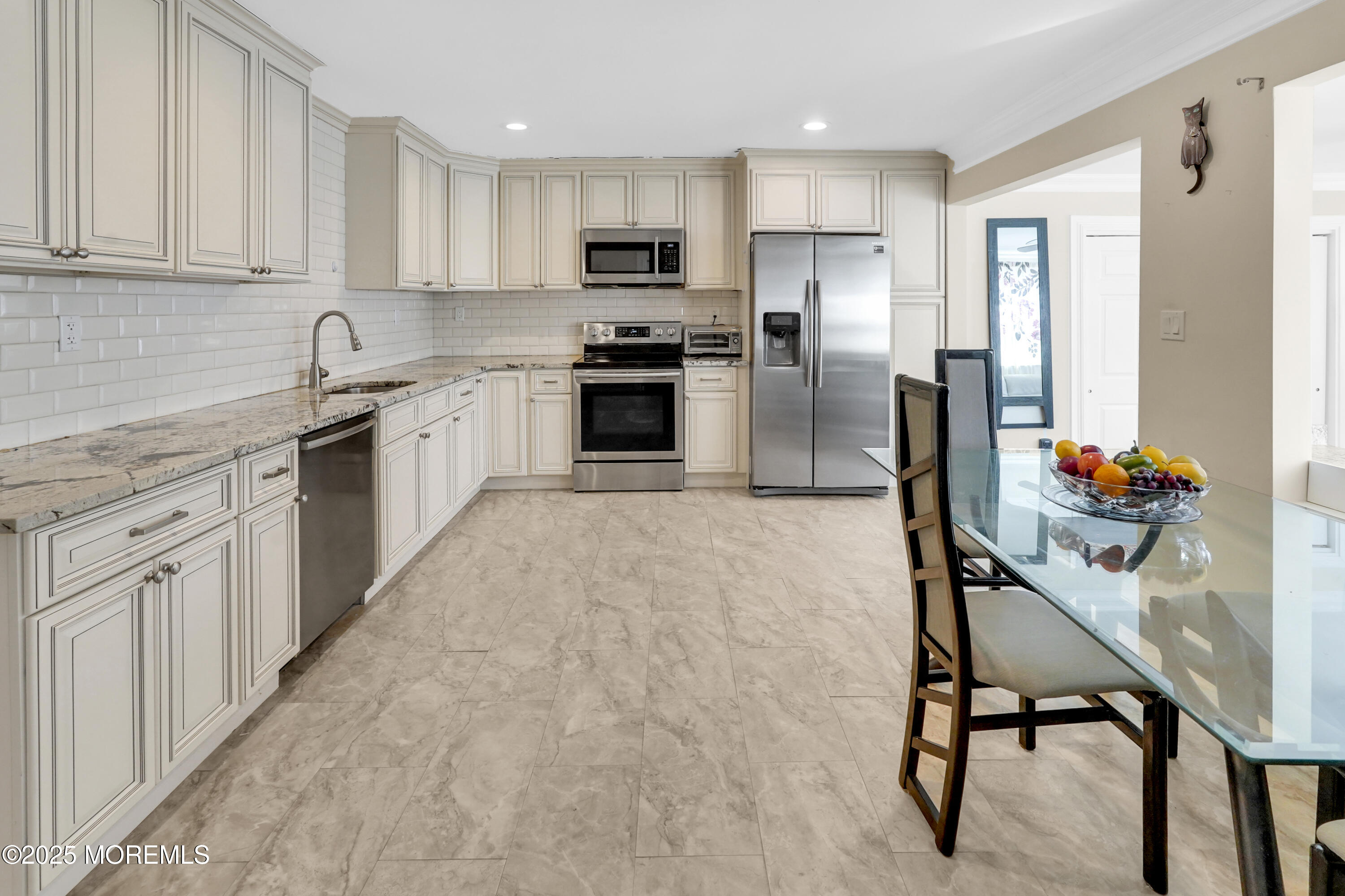 122C Muhlen Platz #1000, Freehold, New Jersey image 3