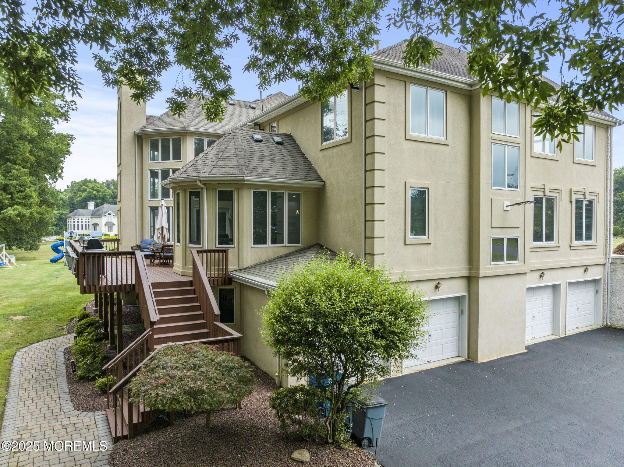 16 Shallow Brook Road
