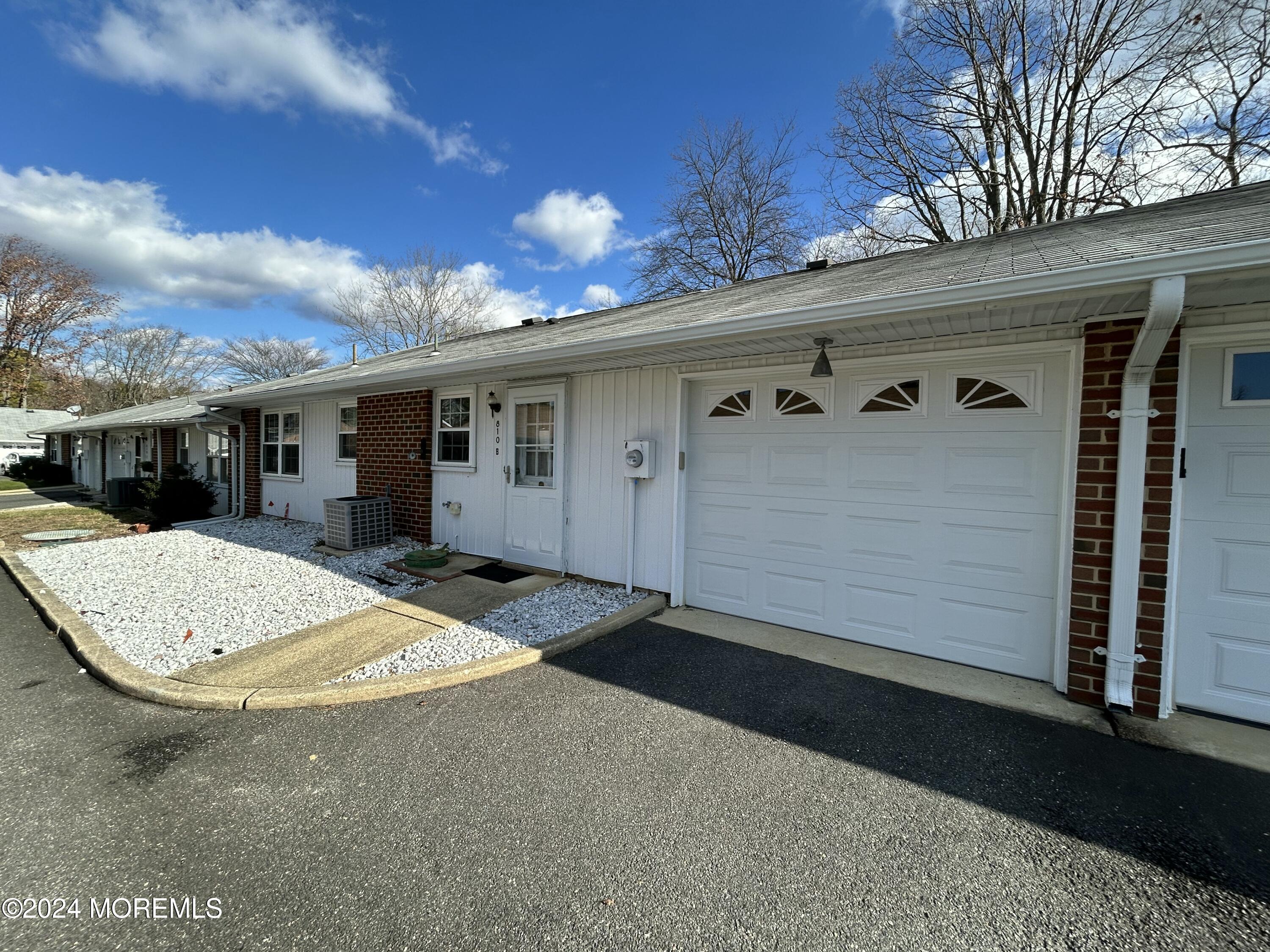 810B Balmoral Court, Lakewood, New Jersey image 2