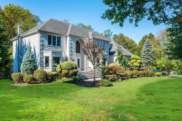 117 ROLLING HILL DR, MORGANVILLE, NJ 07751 - Image 379732b1ecf1e2fb08d21e5b0f9a4acd/131900543