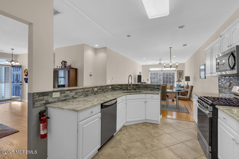 65 Golden Willows Avenue, Lakewood, New Jersey image 14