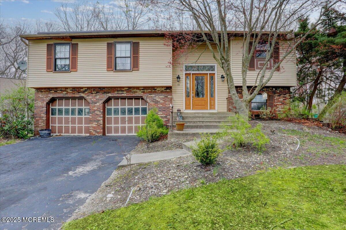 11 Lamp Post Court, Howell, New Jersey image 1