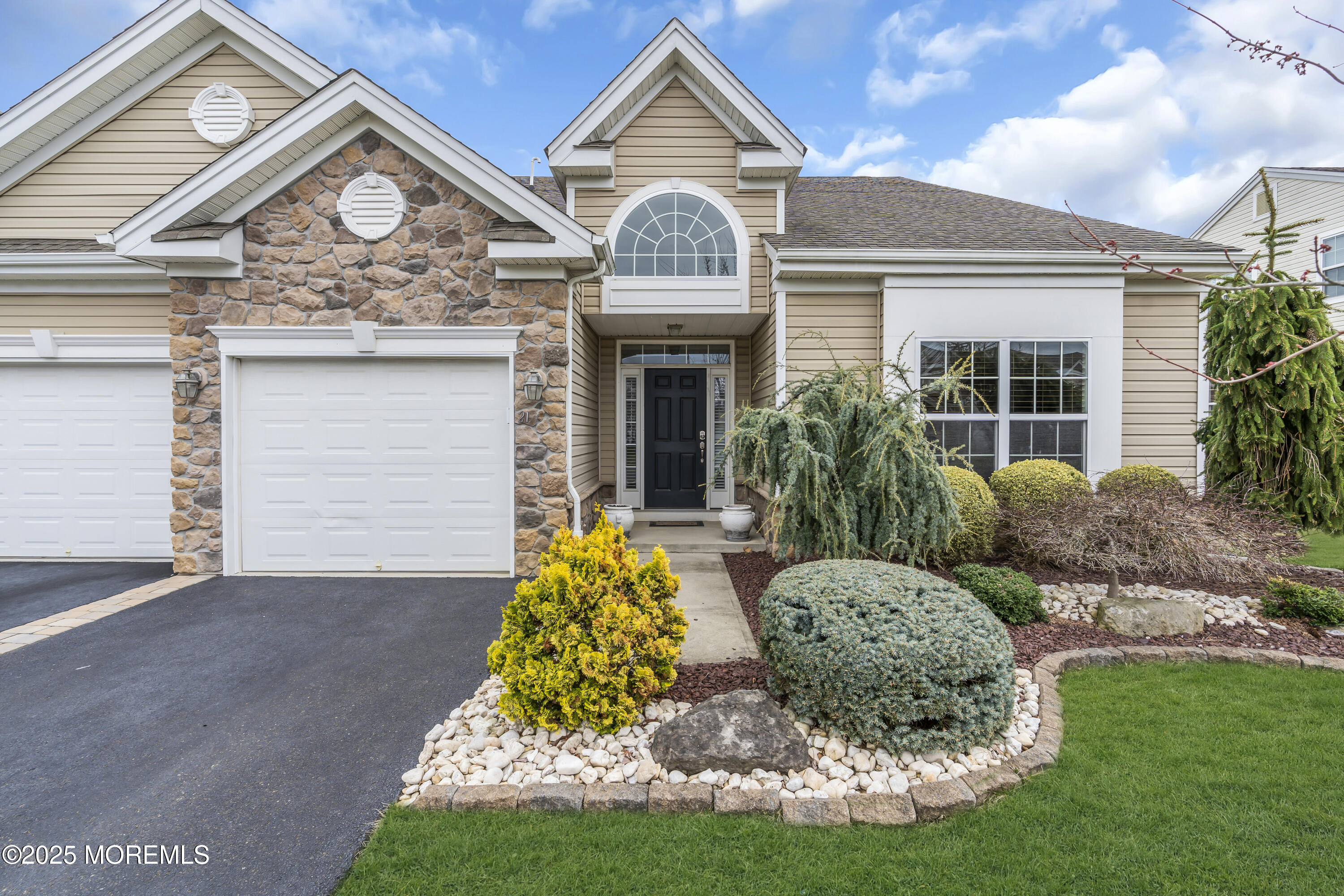 21 Gryphon Drive, Monroe Township, New Jersey image 1