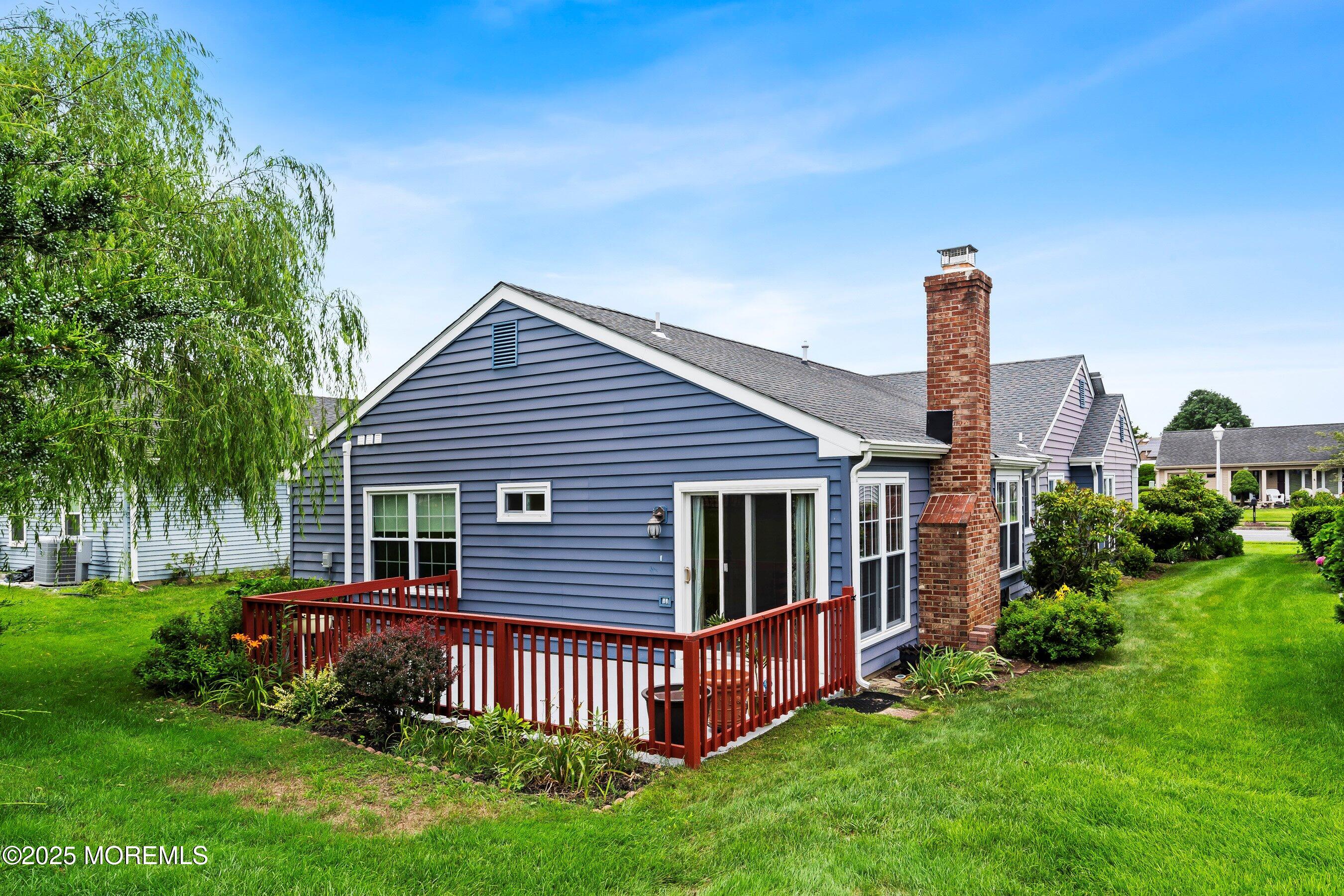 150 Buckingham Drive N