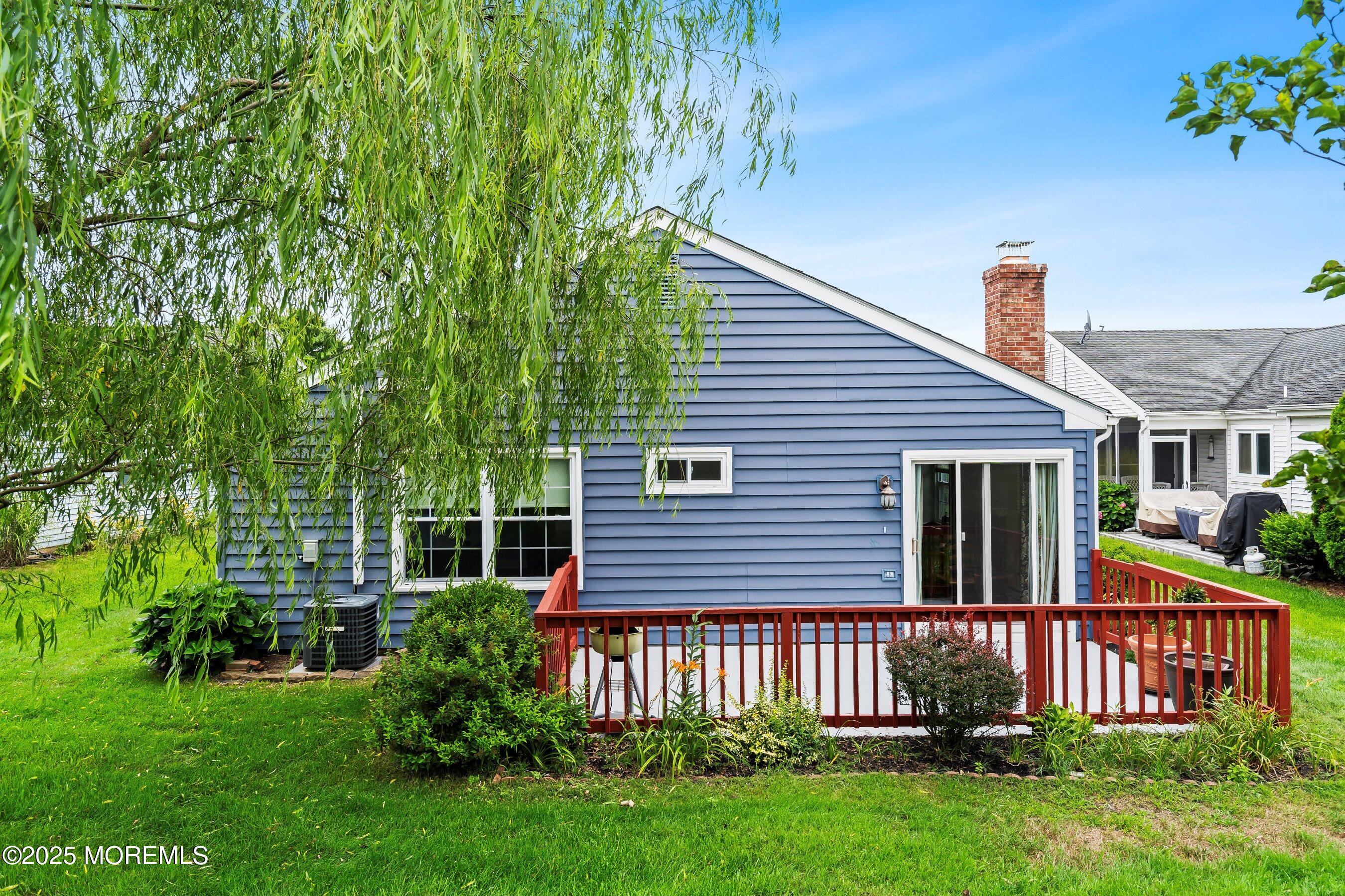 150 Buckingham Drive N