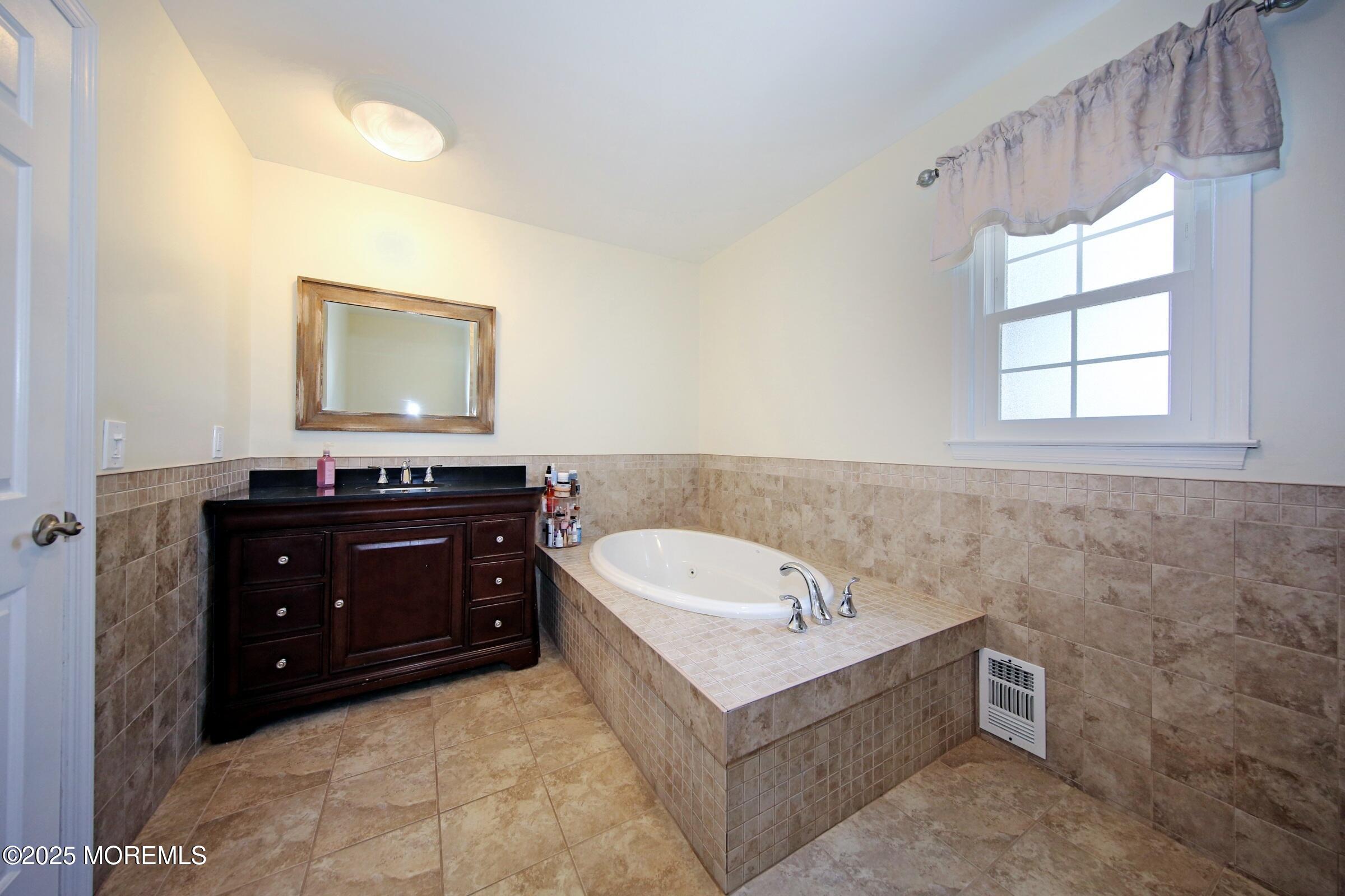 5 Regal Court, Holmdel, New Jersey image 31
