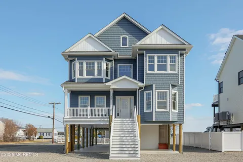 MLS: 22506460