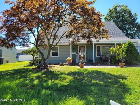 28 Fayette Lane Aberdeen NJ 07747