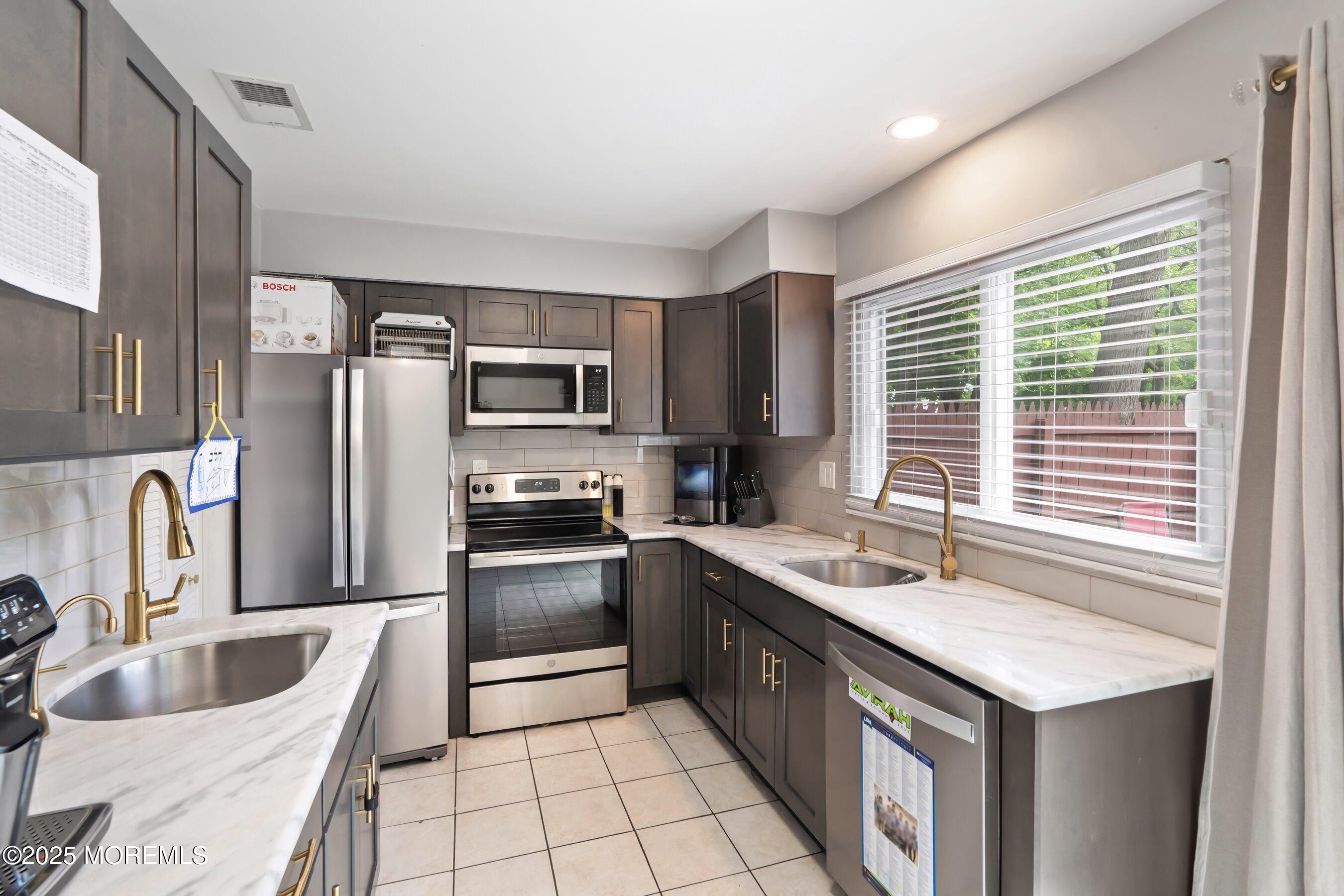 146 Stratford Place, Lakewood, New Jersey image 11