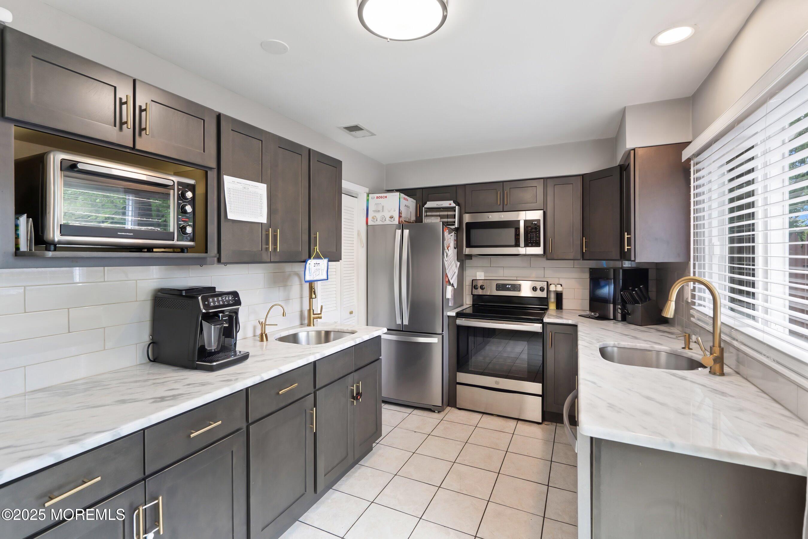 146 Stratford Place, Lakewood, New Jersey image 10