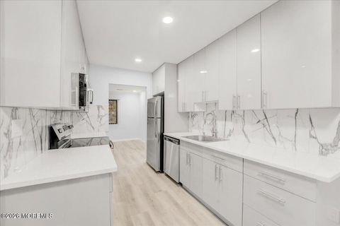 Townhouse For Rent - 16 E Bluebell Lane<br/> Mount Laurel, NJ 08054