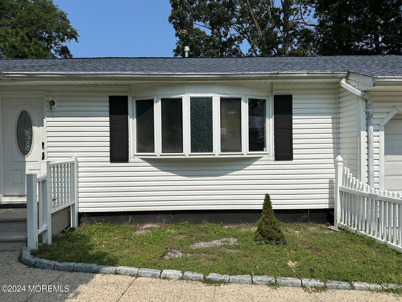 Photo 4 of 20 of 328 Mizzen Avenue house