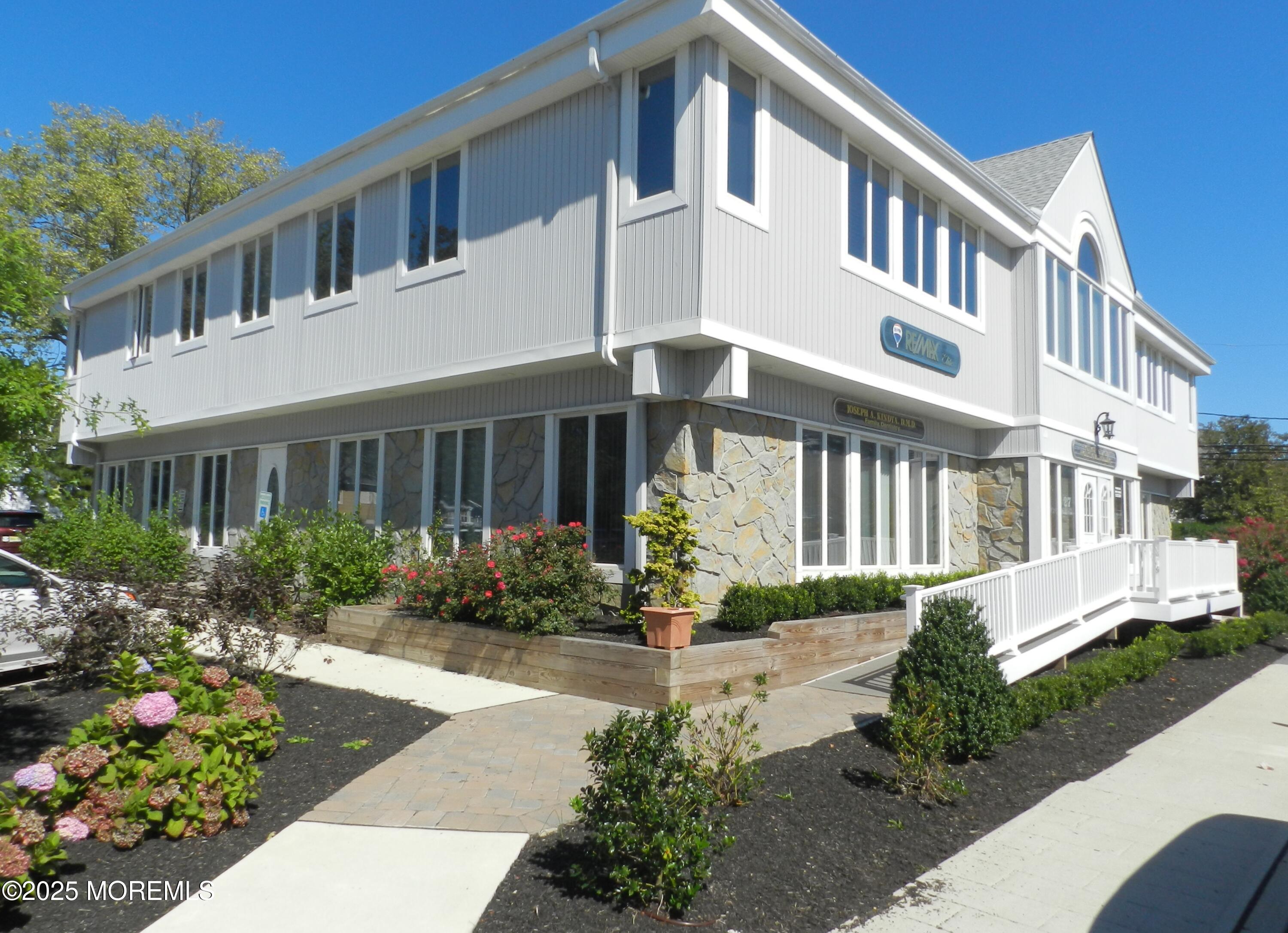 27 Beach Road C-7