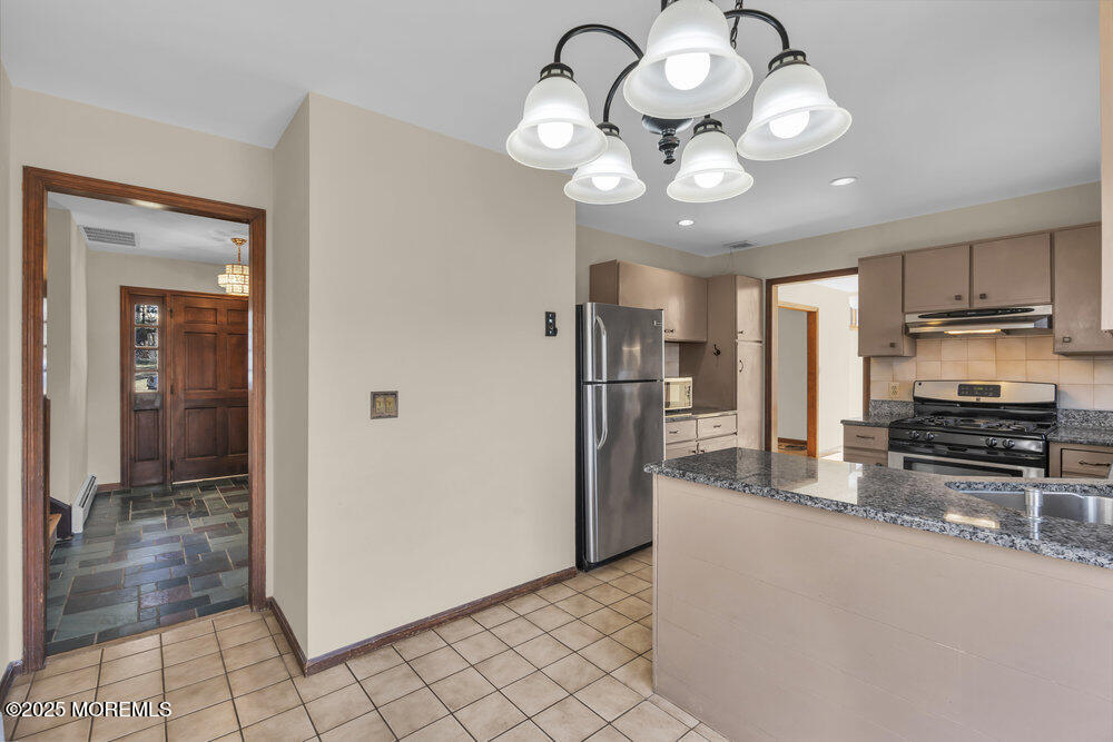 8 Navaho Way, Middletown, New Jersey image 20