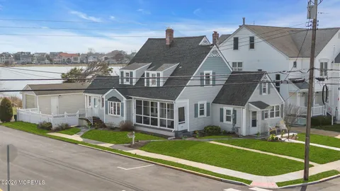 MLS: 22609404