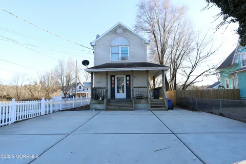MLS: 22507906