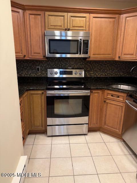 86 Arrowood Road #J, Manalapan, New Jersey image 2