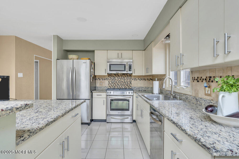 35 Harness Lane, Marlboro, New Jersey image 10