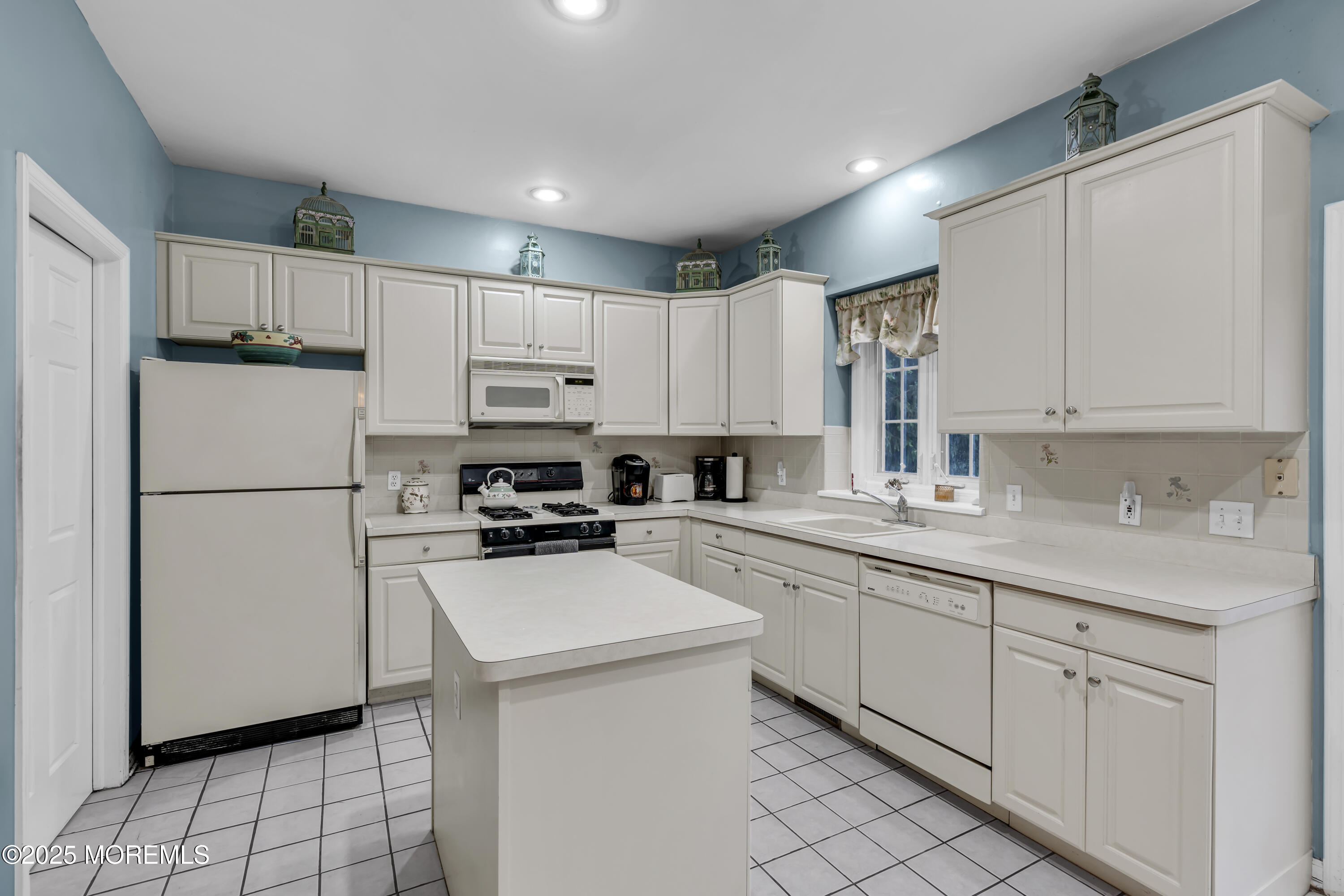 6 Cardinal Way, Raritan, New Jersey image 7
