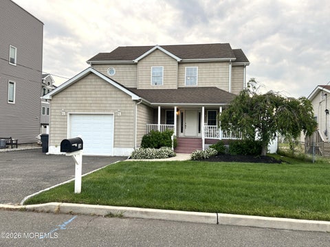Homes For Sale - 16 Longman Street<br/> Ocean County, Toms River, NJ 08753