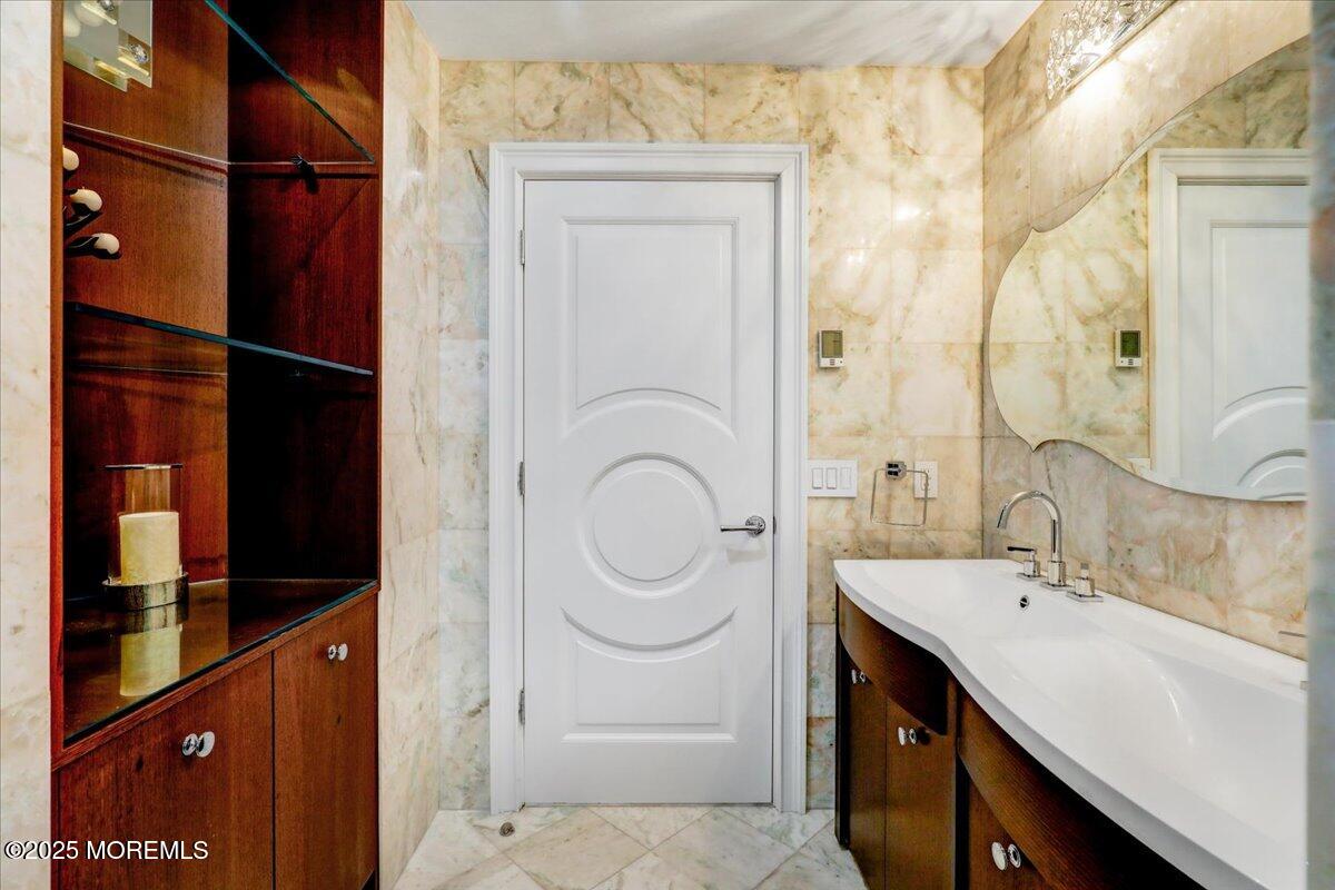 11 Hemingway Court, Morganville, New Jersey image 43