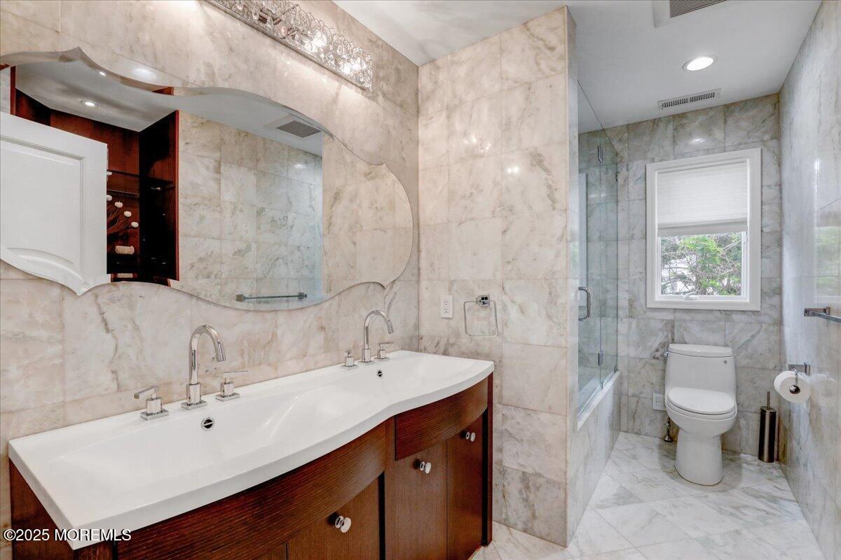 11 Hemingway Court, Morganville, New Jersey image 42