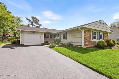 Homes For Sale - 12 Clinton Drive<br/> Manalapan, NJ 07726