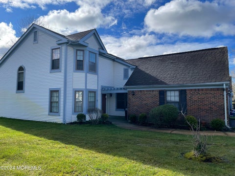 Townhouse For Rent - 5 Gimbel Place<br/> Oakhurst, NJ 07755