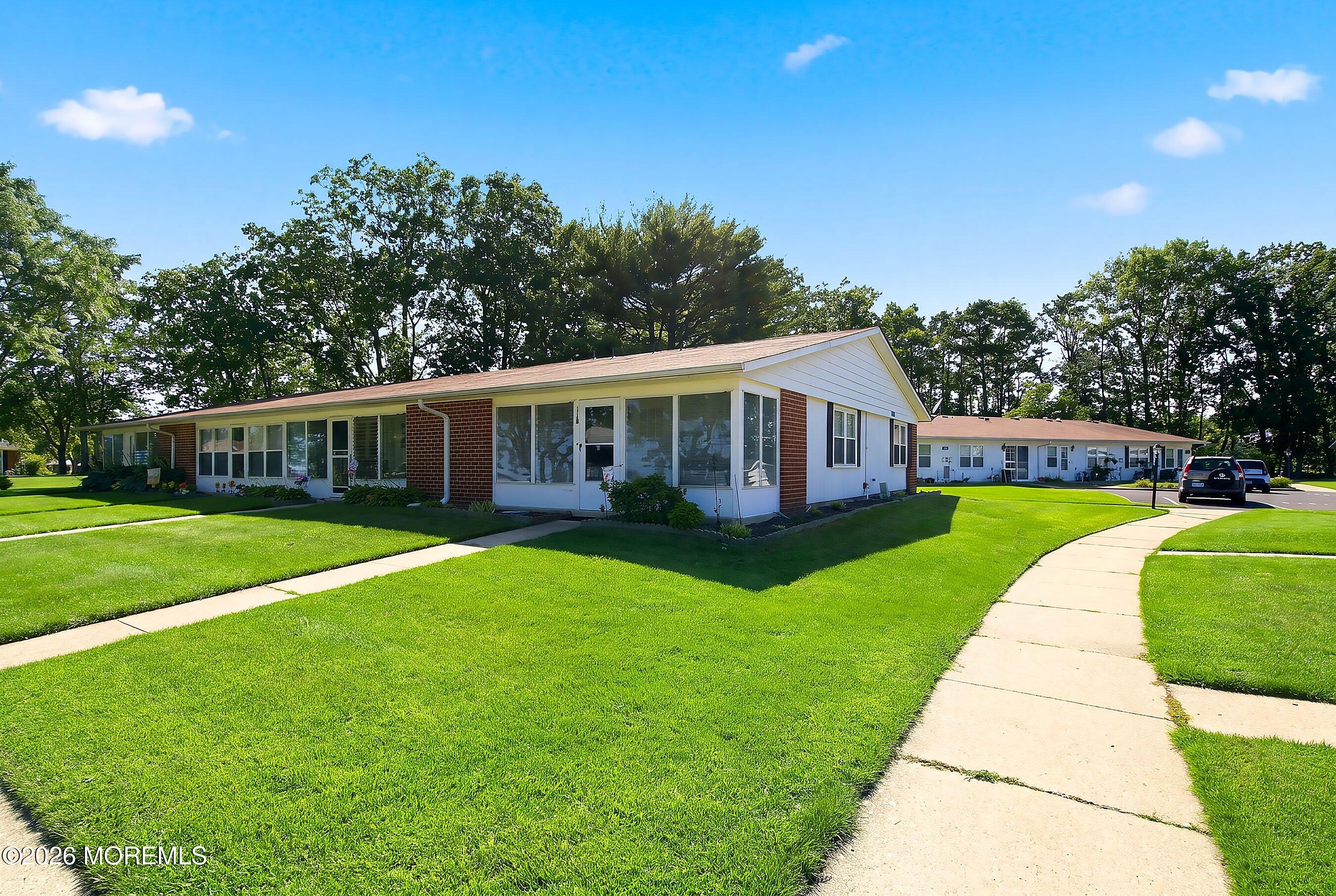 1121D Argyll Circle D - Photo 2