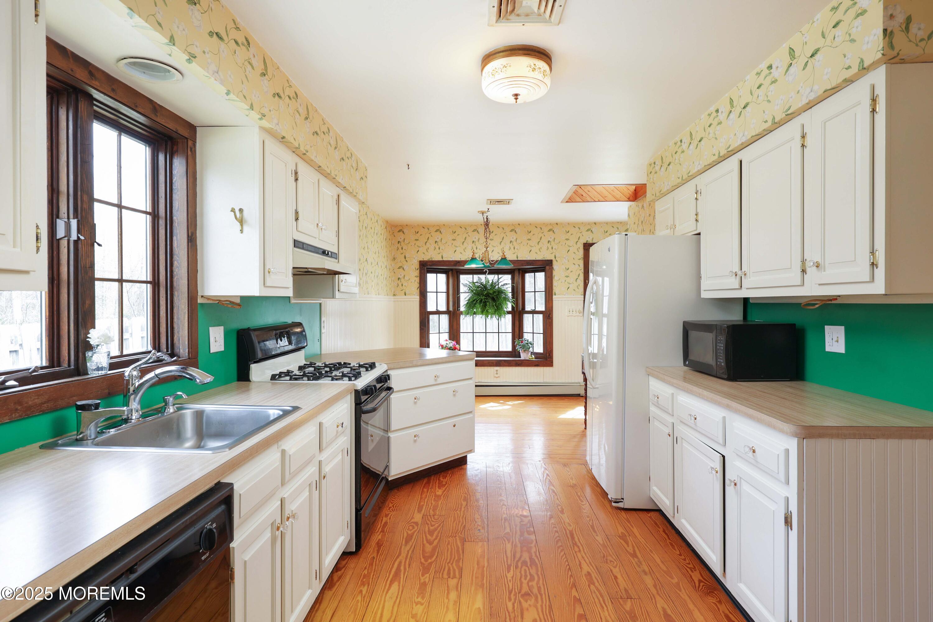 262 Chamone Avenue, Leonardo, New Jersey image 19