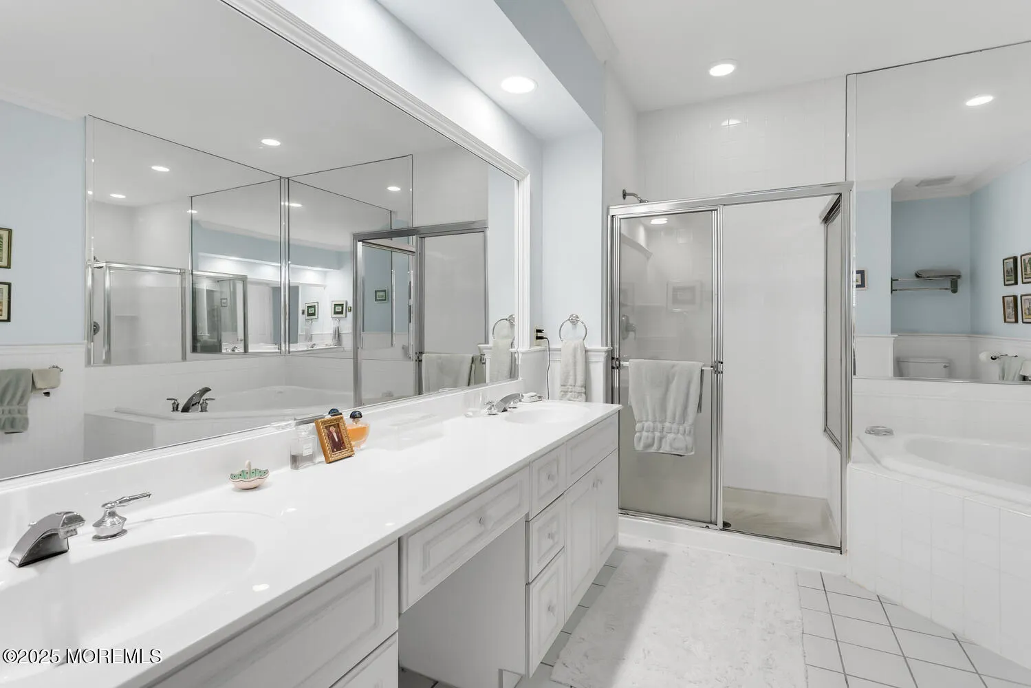 Red Bank, New Jersey 07701, United States, 3 Bedrooms Bedrooms, ,3 BathroomsBathrooms,Residential,Active,191340