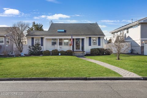 Homes For Sale - 210 Laurel Court<br/> Point Pleasant Beach, NJ 08742