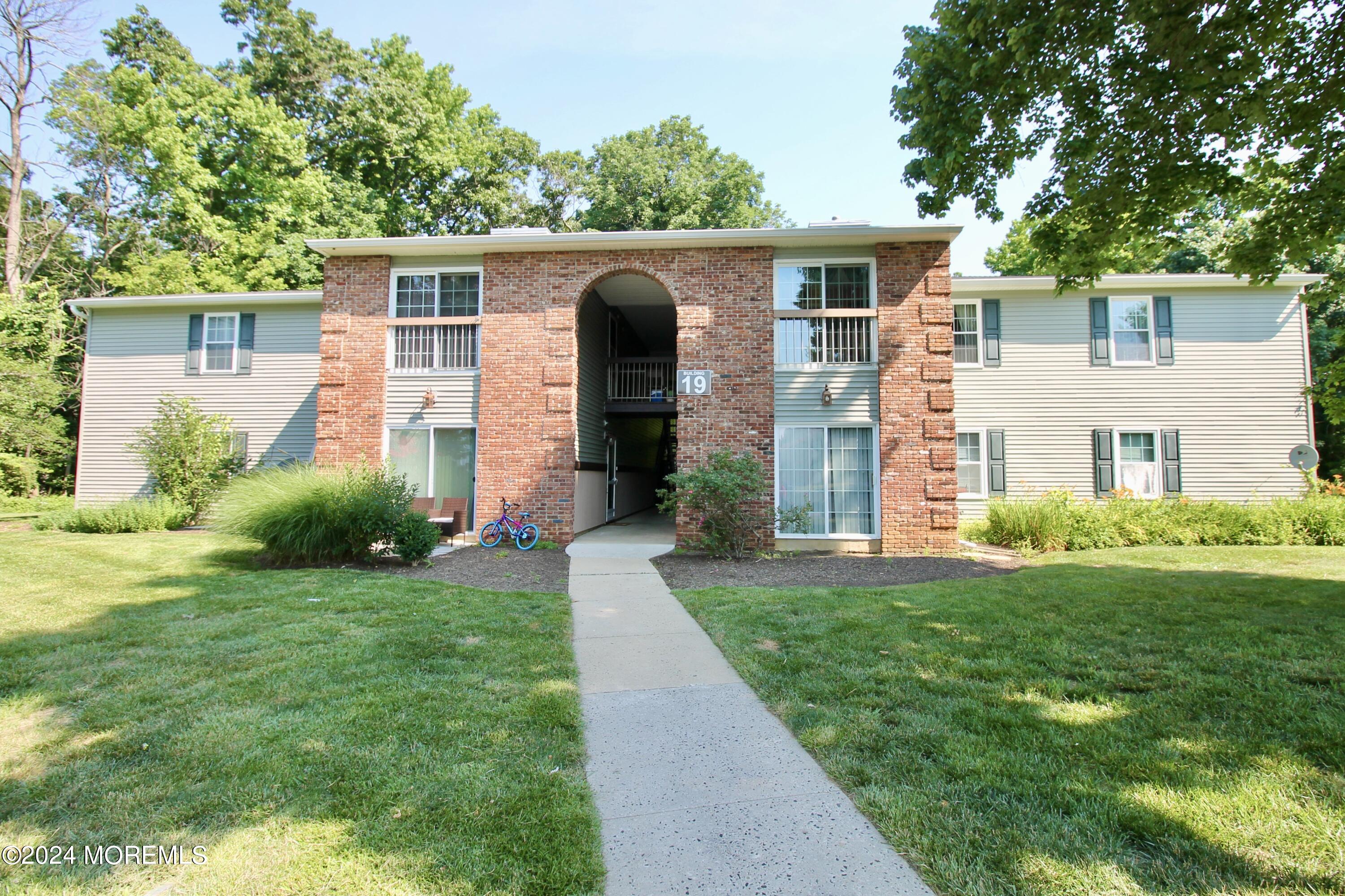 View Freehold, NJ 07728 condo