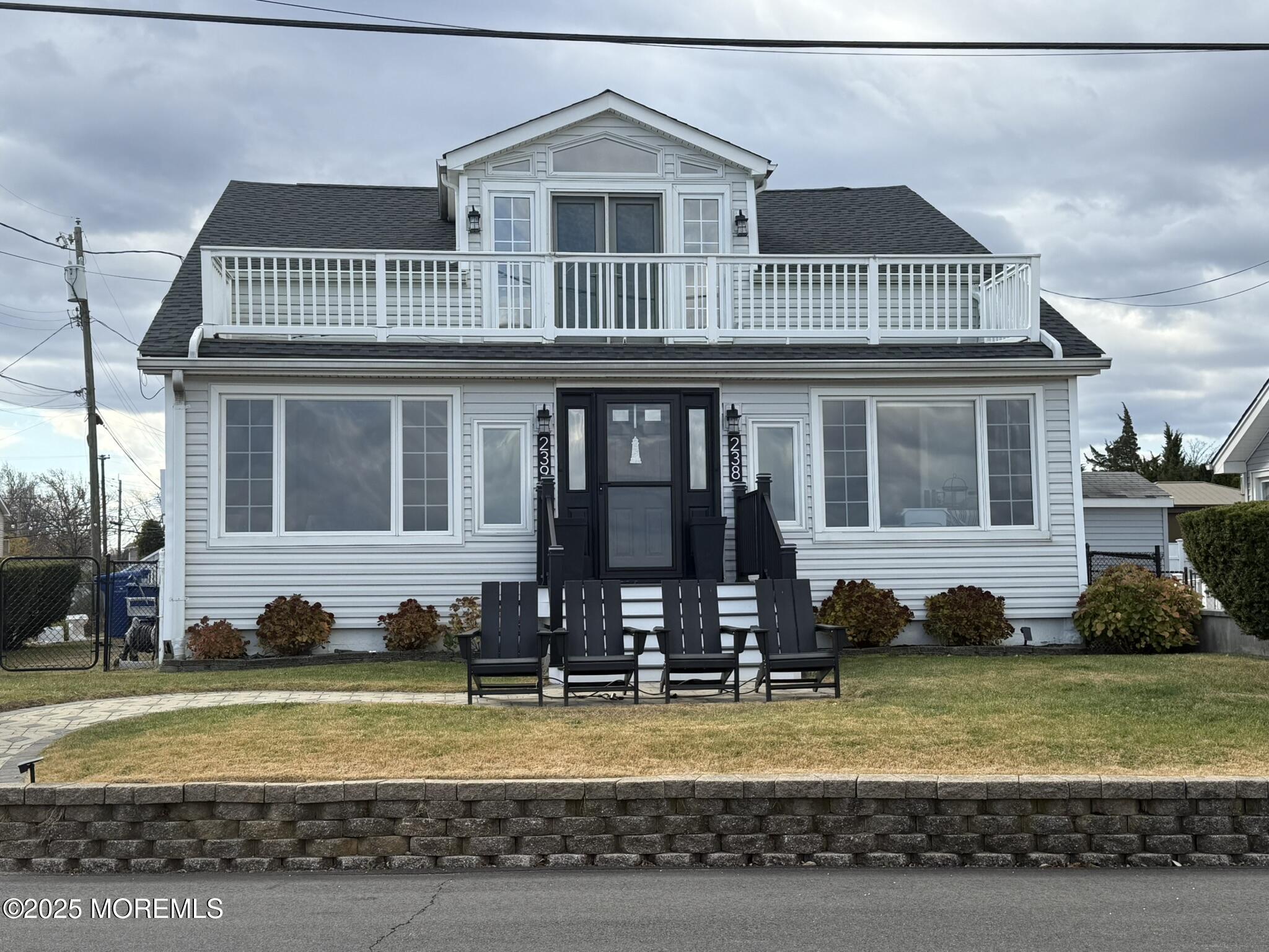 238 Shoreland Circle