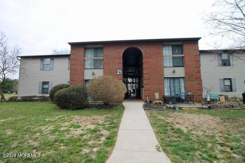Condo For Sale - 21 Austin Court #1<br/> Freehold, NJ 07728