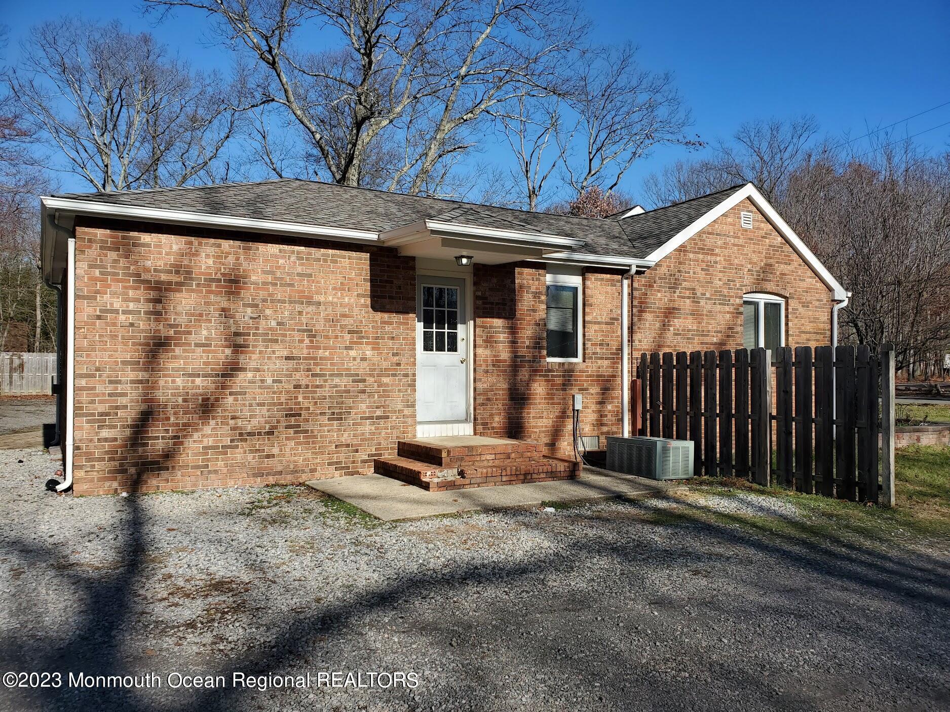 16 Pinewood Road