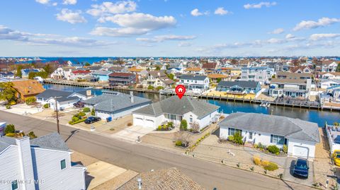 Photo of 601 N End Avenue, Toms River, NJ 08753 (MLS # 22610032)