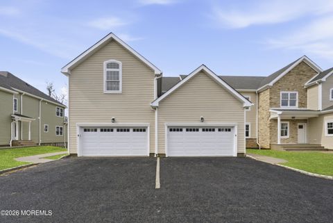 Condo For Sale - 16 Remington Court<br/> Farmingdale, NJ 07727