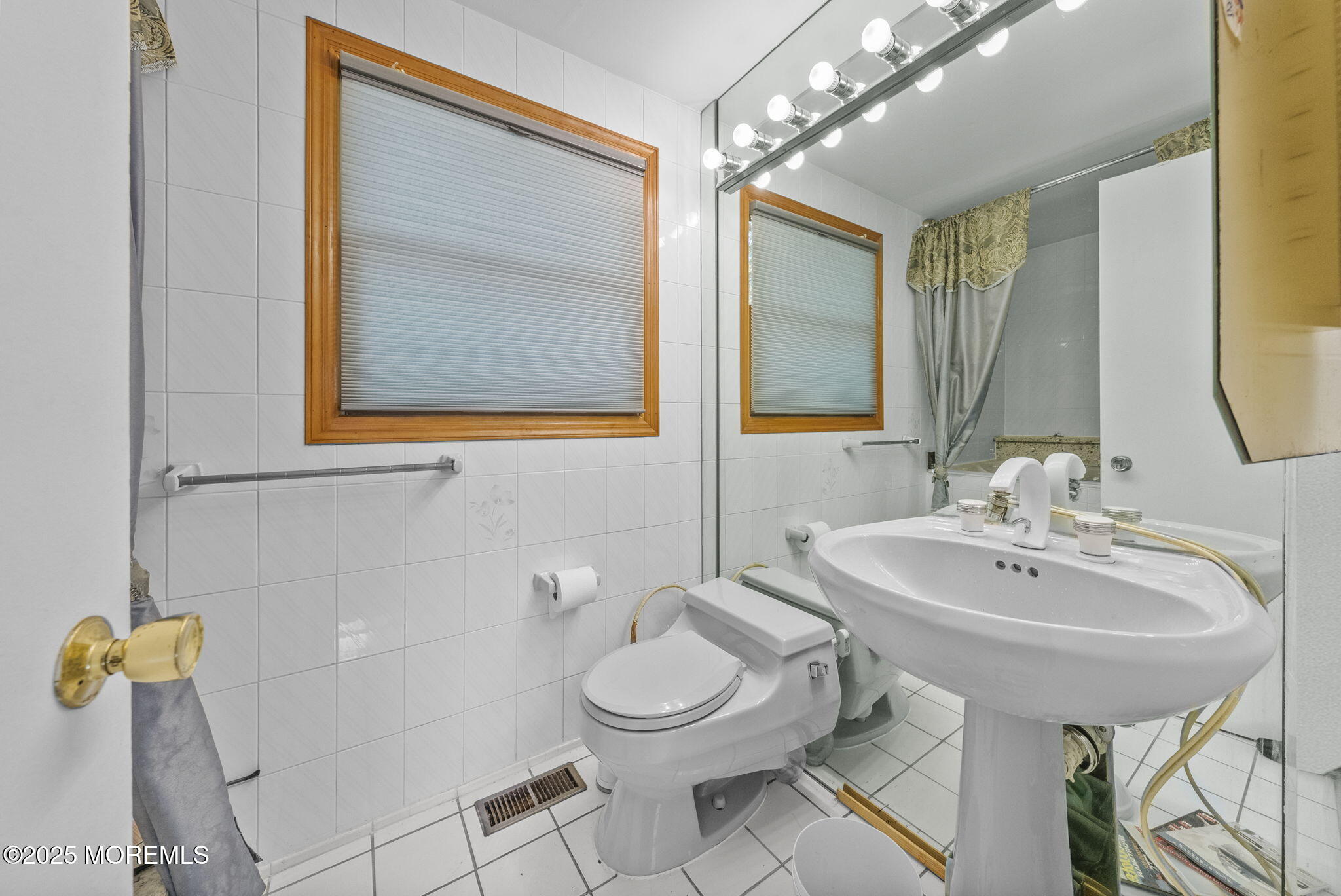 12 Dickinson Lane, Manalapan, New Jersey image 13
